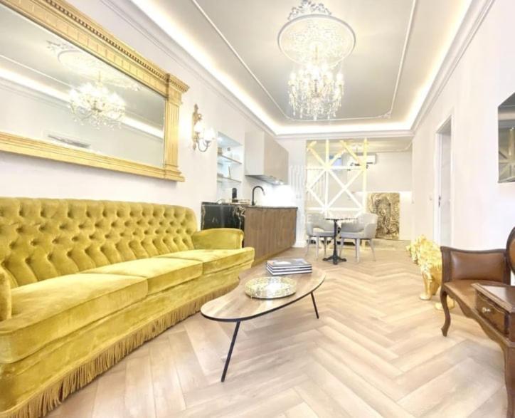 New Exquisite Cozy Baroque Portuguese Soul 2p Apartment *